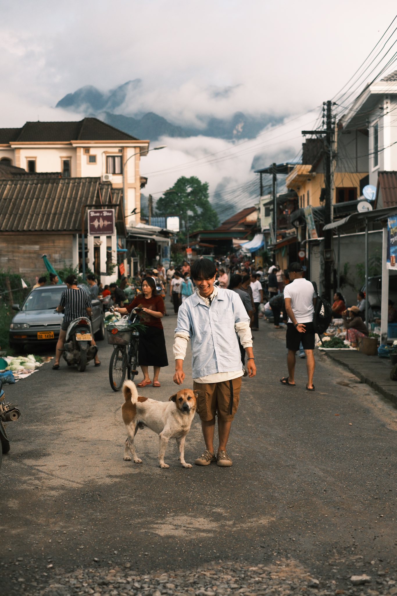 Mac cho thoi tiet bat loi, Duc Anh va Hoang Duy van tim duoc cach tan huong chuyen di day bat ngo cua minh va bat duoc nhung khung hinh nen tho, binh yen cua xu Trieu Voi.
