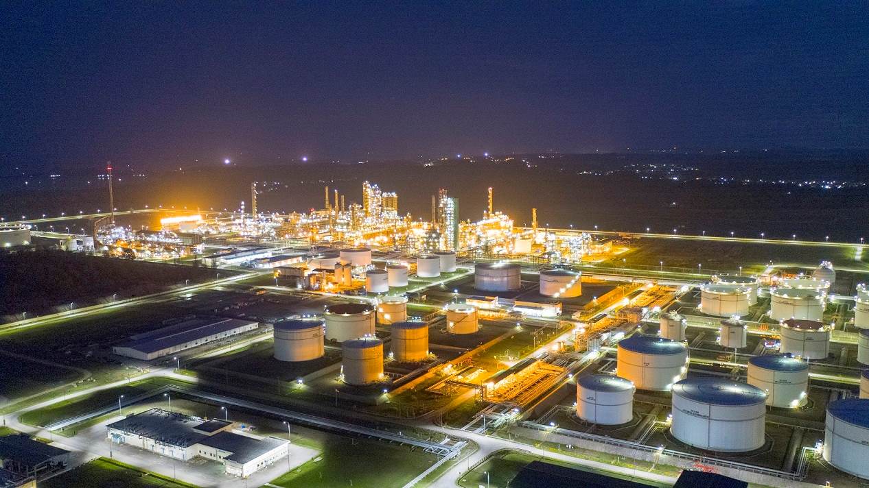 Quang Ngai promotes the formation of a national center for refining, petrochemical and energy in Dung Quat Economic Zone. Photo: Vien Nguyen