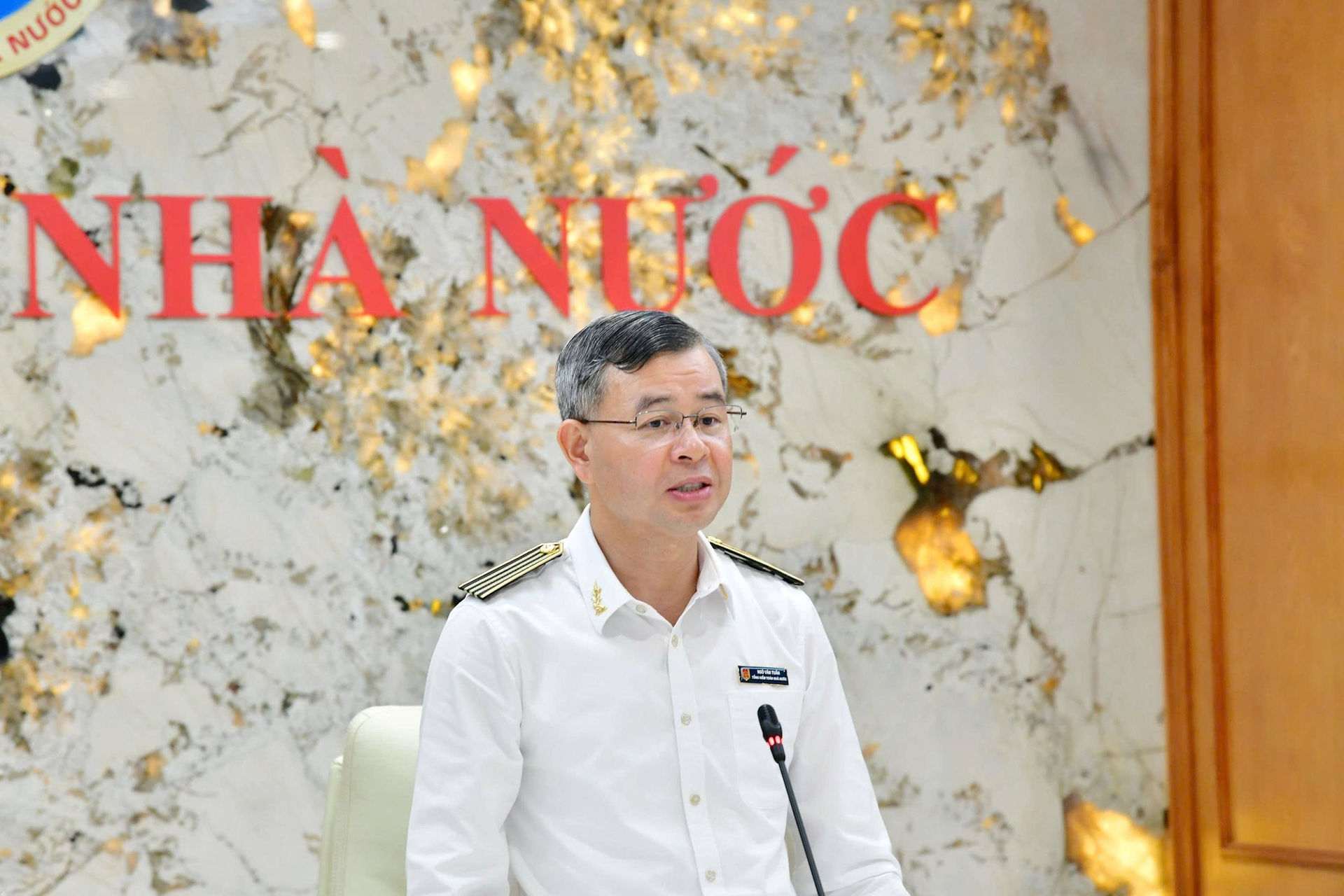 Le controleur general de l'Etat Ngo Van Tuan preside la conference. Photo : N. Loc