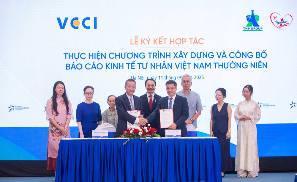 Lan dau tien, VCCI va mot doanh nghiep Viet hop tac trien khai sang kien bao cao kinh te tu nhan Viet Nam thuong nien. Ảnh: Tan Hiep Phat