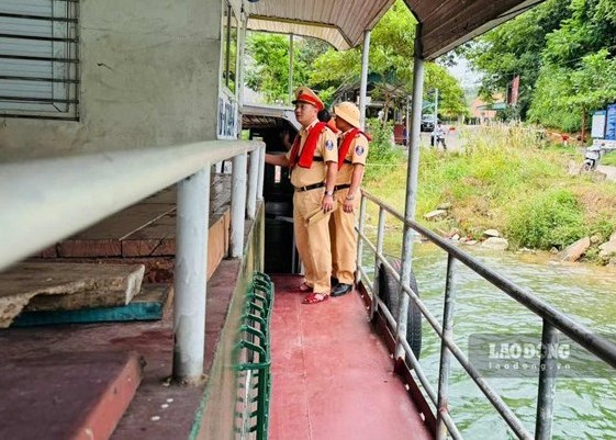 Waterway traffic police are allowed to stop vehicles for control when directly detecting or through professional technical equipment and vehicles detecting and recording signs of law violations. Photo: Van Duc