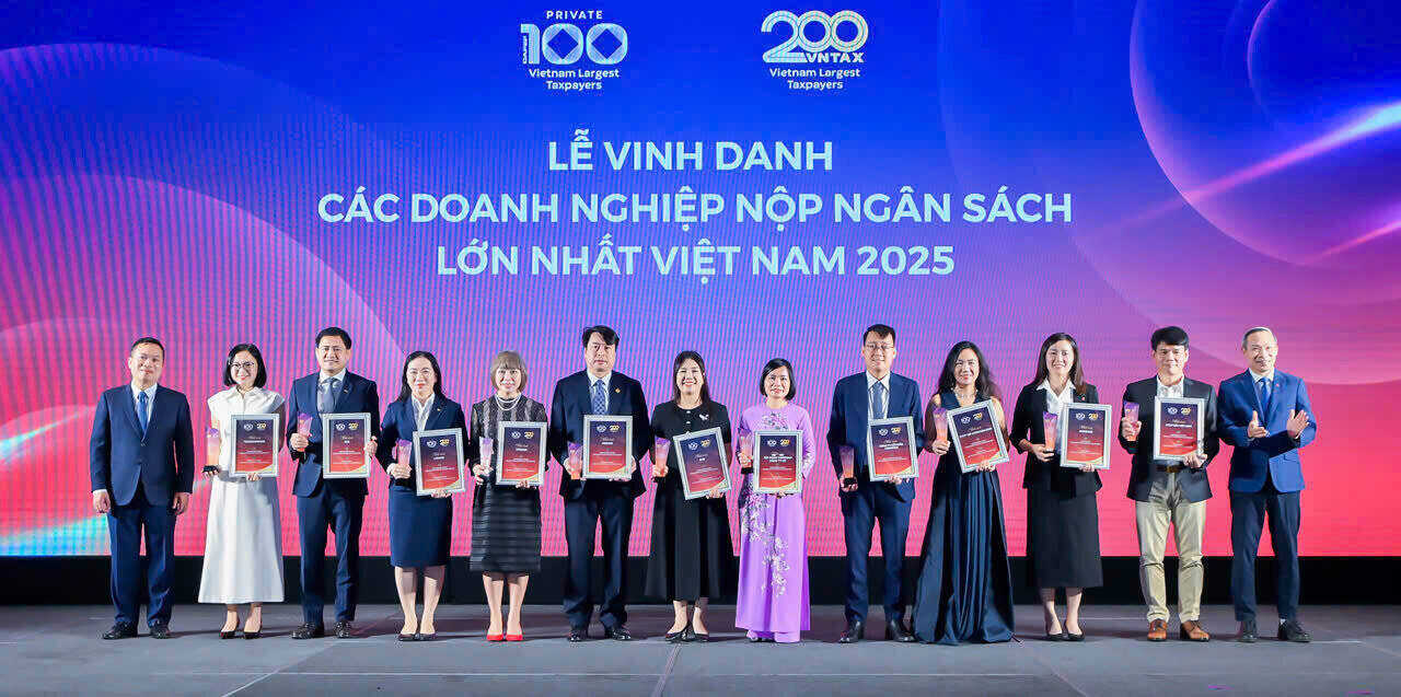 Ban To chuc vinh cac doanh nghiep lot top 20 doanh nghiep nop danh sach lon nhat Viet Nam.