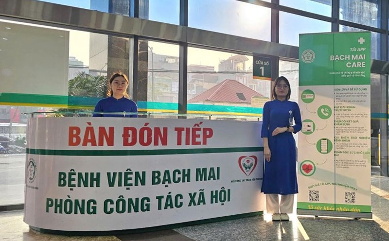 Welcoming people to see a doctor at Bach Mai Hospital. Photo: Provided by Bach Mai Hospital