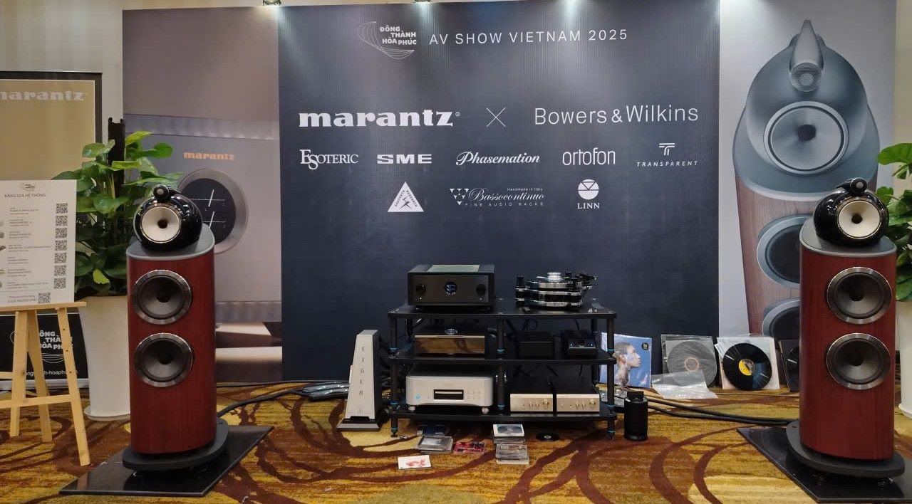 Un conjunto de equipos de sonido y visualizacion con un precio de mas de 6 mil millones de VND en AVSHOW 24a edicion. Foto: Nguyen Dang