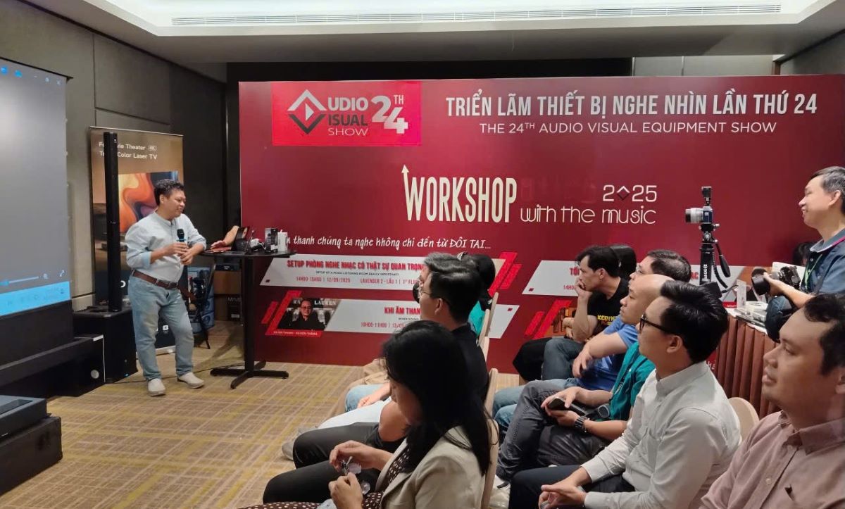 Mot buoi workshop chuyen de danh cho nhung nguoi dam me cac thiet bi am thanh, nghe nhin. Anh: Nguyen Dang