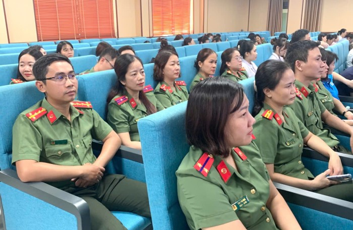 Cac doan vien Cong doan tham gia Hoi nghi. Anh: Song Han