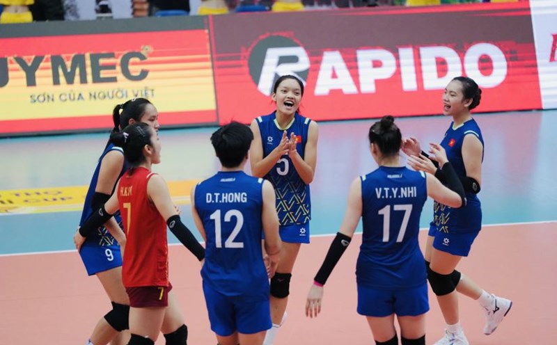 Vietnamese women's volleyball players all compete with the highest love for sports. Photo: VFV