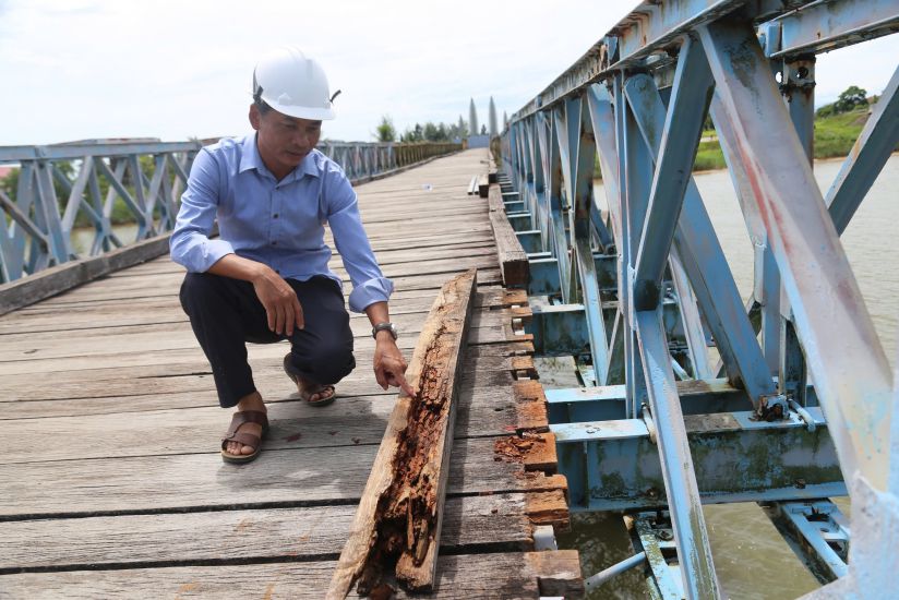 El puente Hien Luong deteriorado sera reforzado. Foto: Han Nguyen