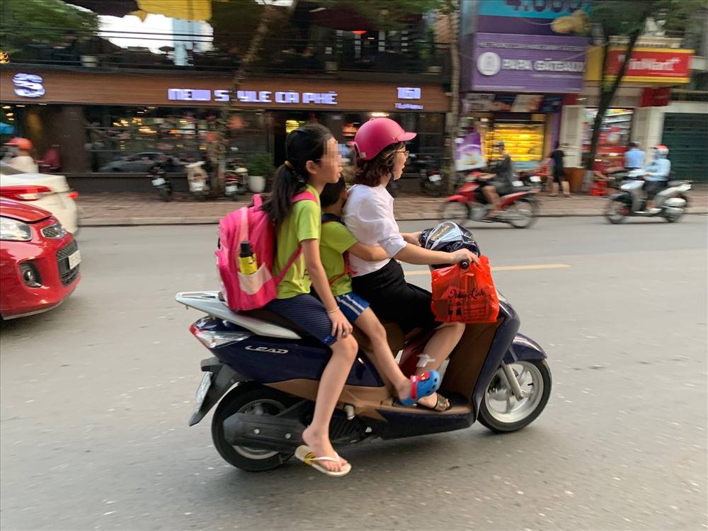 3〜6歳の子供向けの標準的な帽子チームは、頭部外傷のリスクを70%、重度の頭部外傷のリスクを80%削減できます。写真:Phuong Phuong