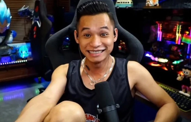 Do Mixi in 1 livestream before being involved in a shisha suction scandal. Screenshot video