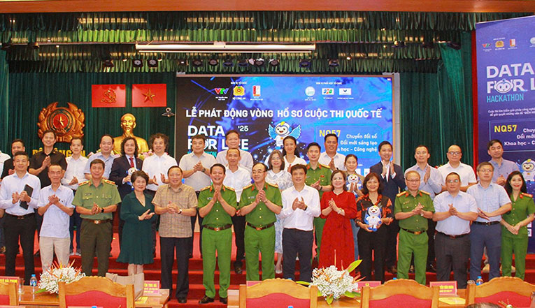 Ceremonia de lanzamiento del concurso relacionado con datos Data for Life 2025. Foto: Quang Viet