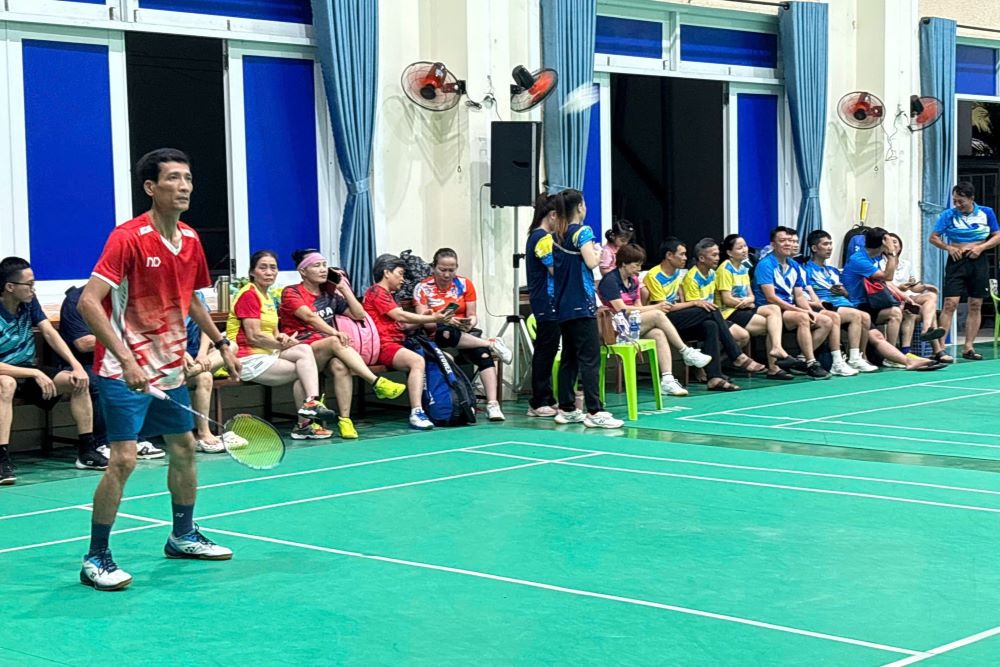 Giai gom 3 noi dung: doi nam, doi nu, doi nam nu; chia thanh 4 nhom tuoi. Anh: Tran Thi