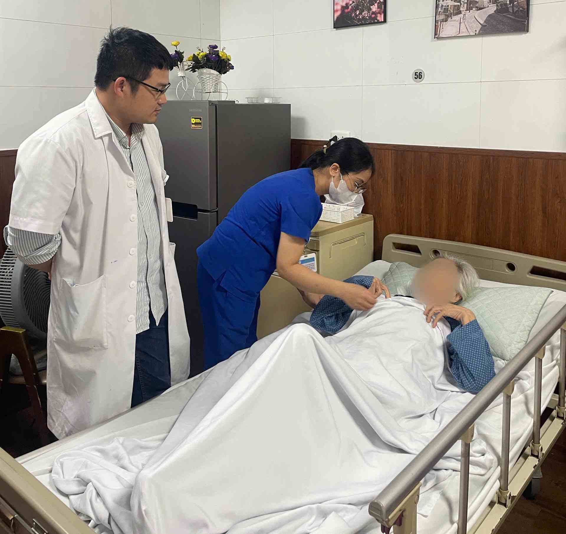 The small scratch almost caused the 50-year-old woman in Hanoi to lose her foot. Photo: BVCC