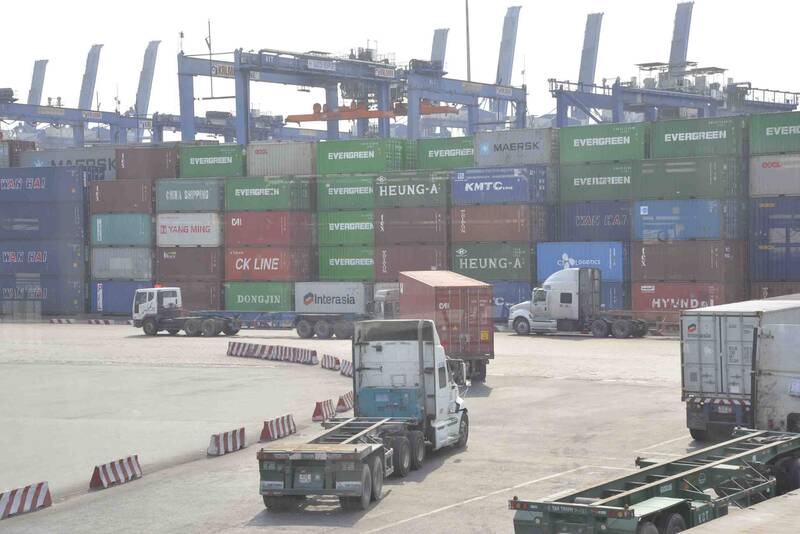 La logistique verte devient une tendance de developpement durable pour les entreprises exportatrices. Photo : Ha May