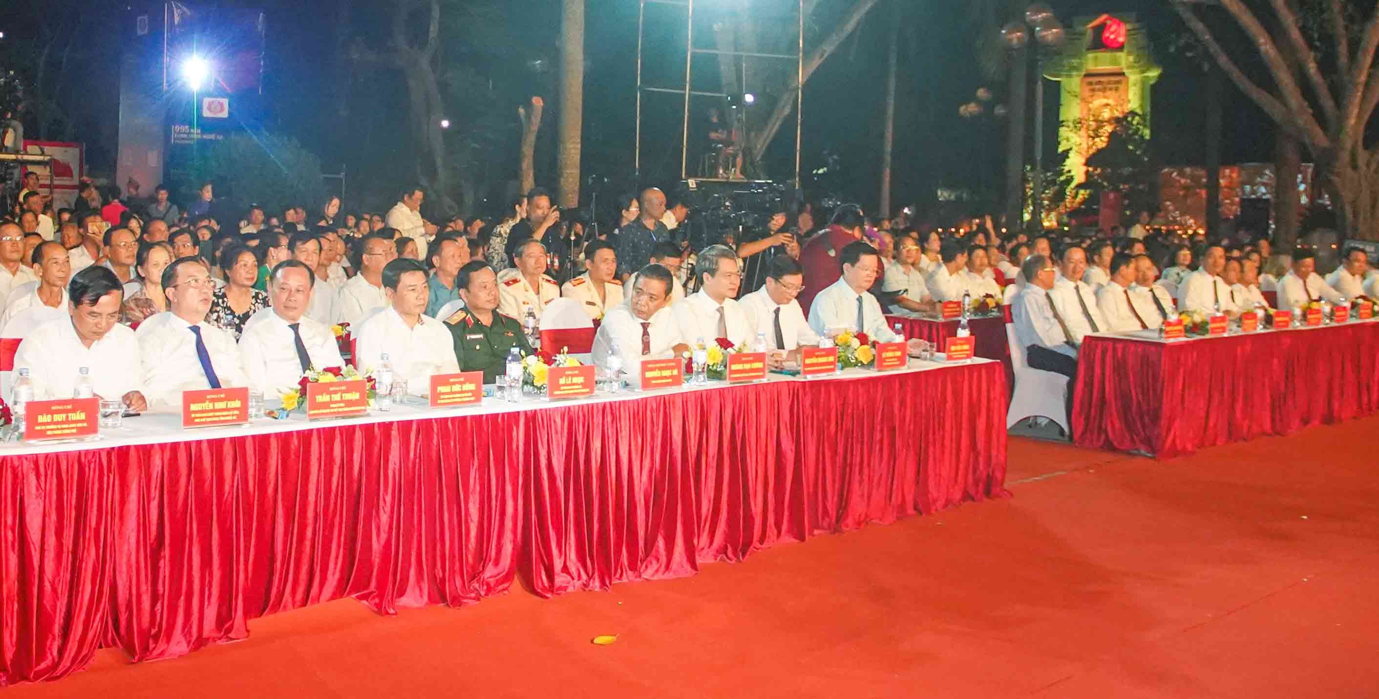 Cac dai bieu tham du chuong trinh. Anh: Duy Chuong