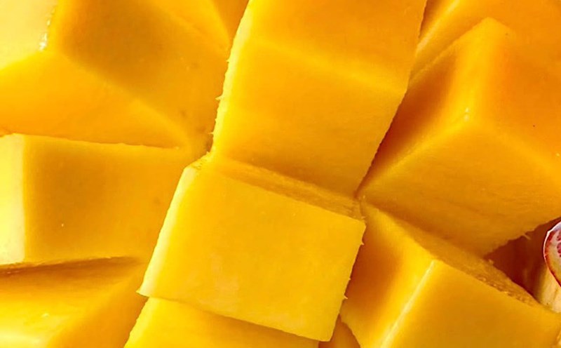 People with high blood pressure should consider eating sweet ripe mangoes. Photo: Kieu Vu