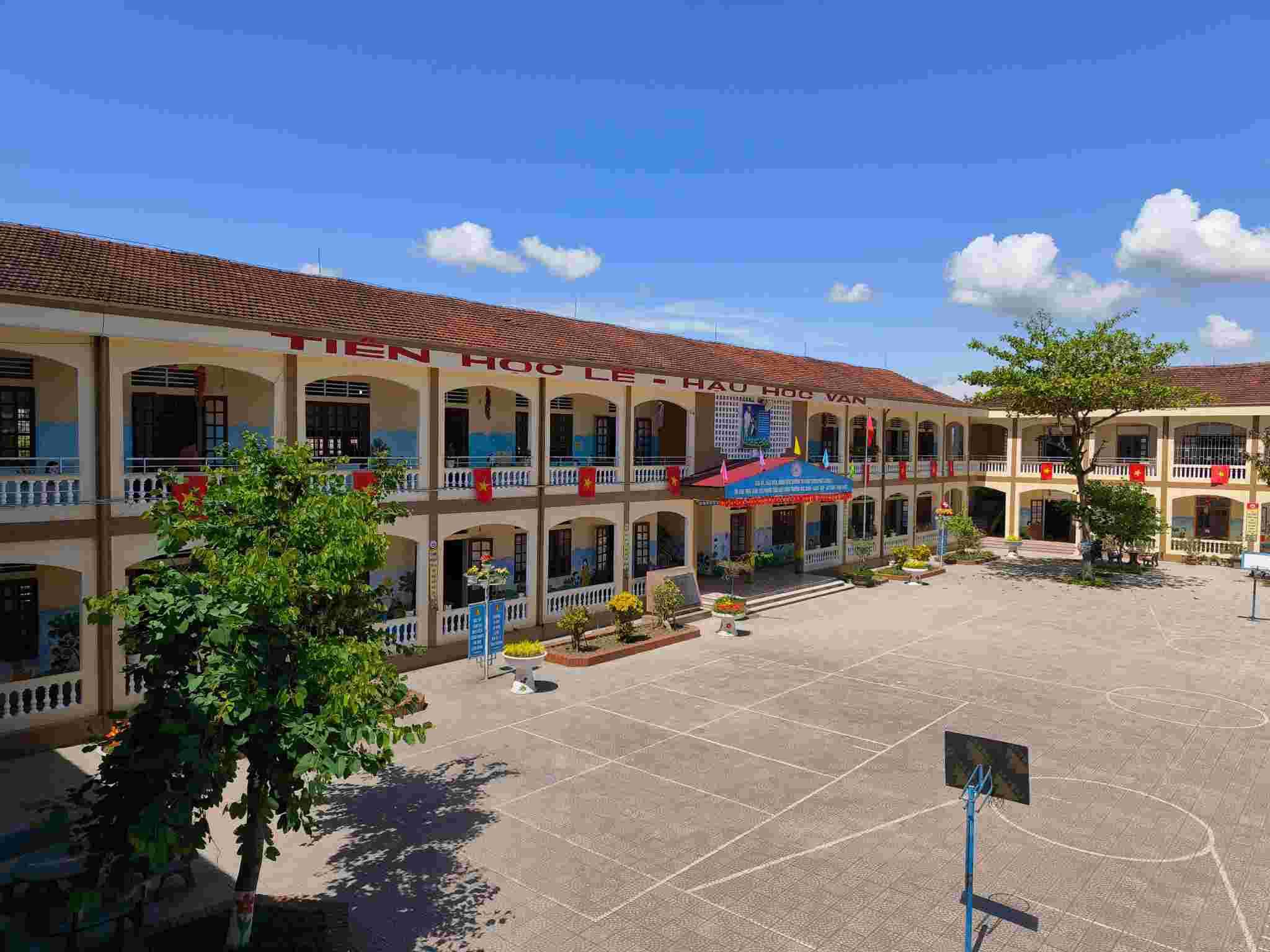 Trung Phuc Cuong 2 Primary School (main location) is invested in spacious, clean, green, modern. Photo: Quang Dai