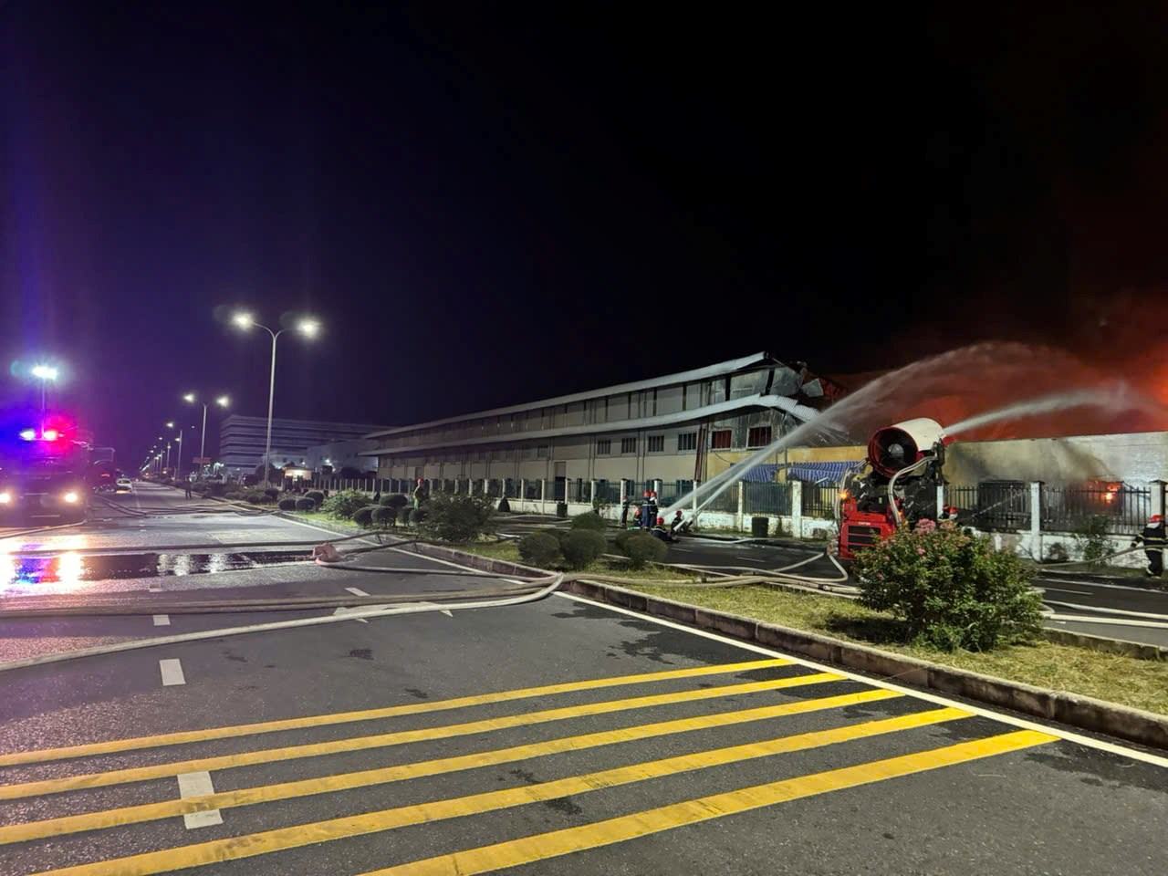 Vu chay xay ra giua dem tai khu cong nghiep Do Son. Ảnh: Cong an TP Hai Phong