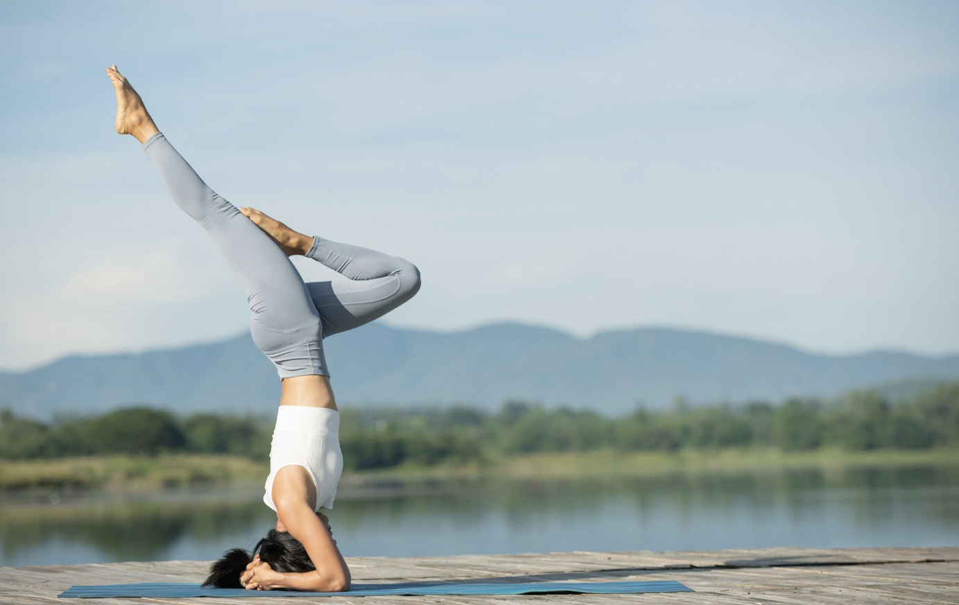 ヨガ、バランスを取り戻す道。写真:トゥイ・ズオン