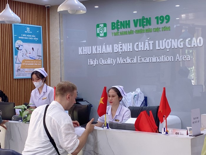 Du lich y te va trai nghiem voi goi kham suc khoe tong quat tu mot du khach quoc te tai Benh vien 199 - Bo Cong an. anh: Song Han