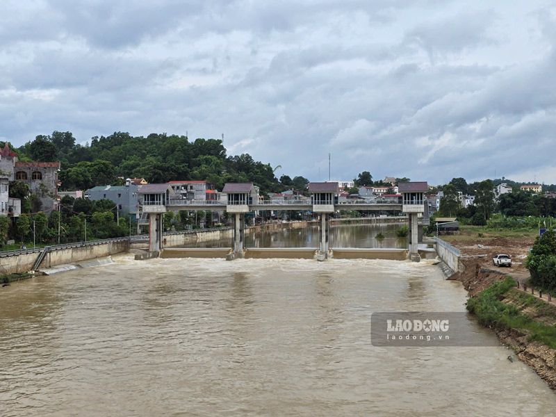 Hinh hai hoan thien cua dap dang nuoc thanh pho Cao Bang. Anh: Tan Van