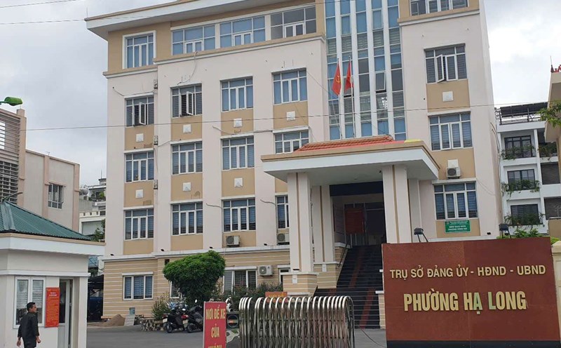 Headquarters of the Party Committee - People's Council - People's Committee of Ha Long Ward, Quang Ninh Province. Photo: Nguyen Hung