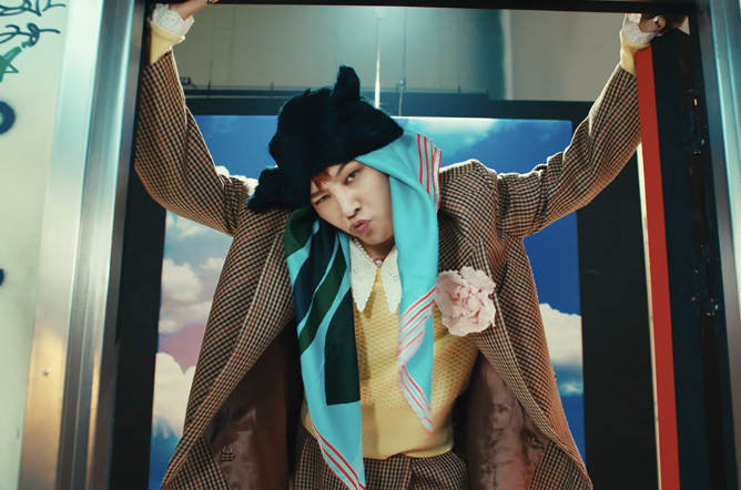 MVのGドラゴン。写真：Galaxy Corporation