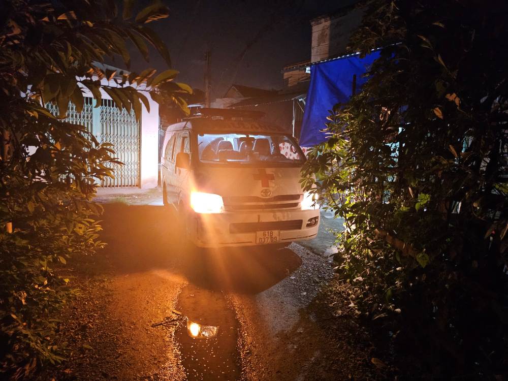 Công an đang làm rõ vụ phát hiện thi thể nam thanh niên đang phân hủy trong nhà trọ ở phường Tân Đông Hiệp, TPHCM. Ảnh: Dương Bình