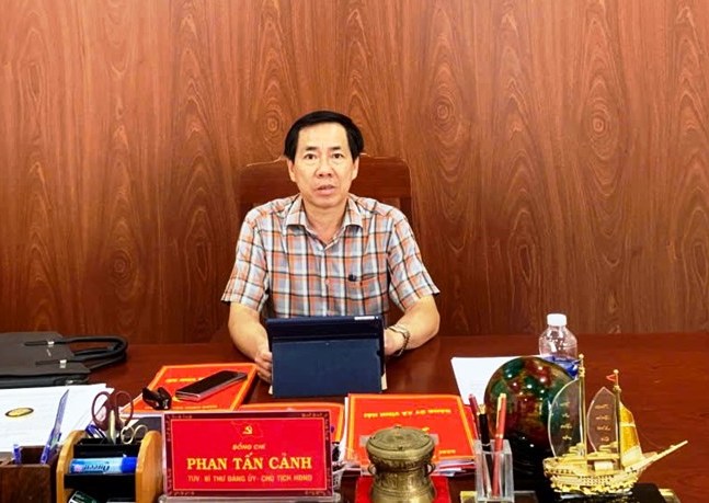 Phan Tan Canh 씨 - Vinh Hai 코뮌 당위원회 서기 Ninh Thuan 지방 인민위원회 전 부위원장이 사임했습니다. 사진: Xuan Huong