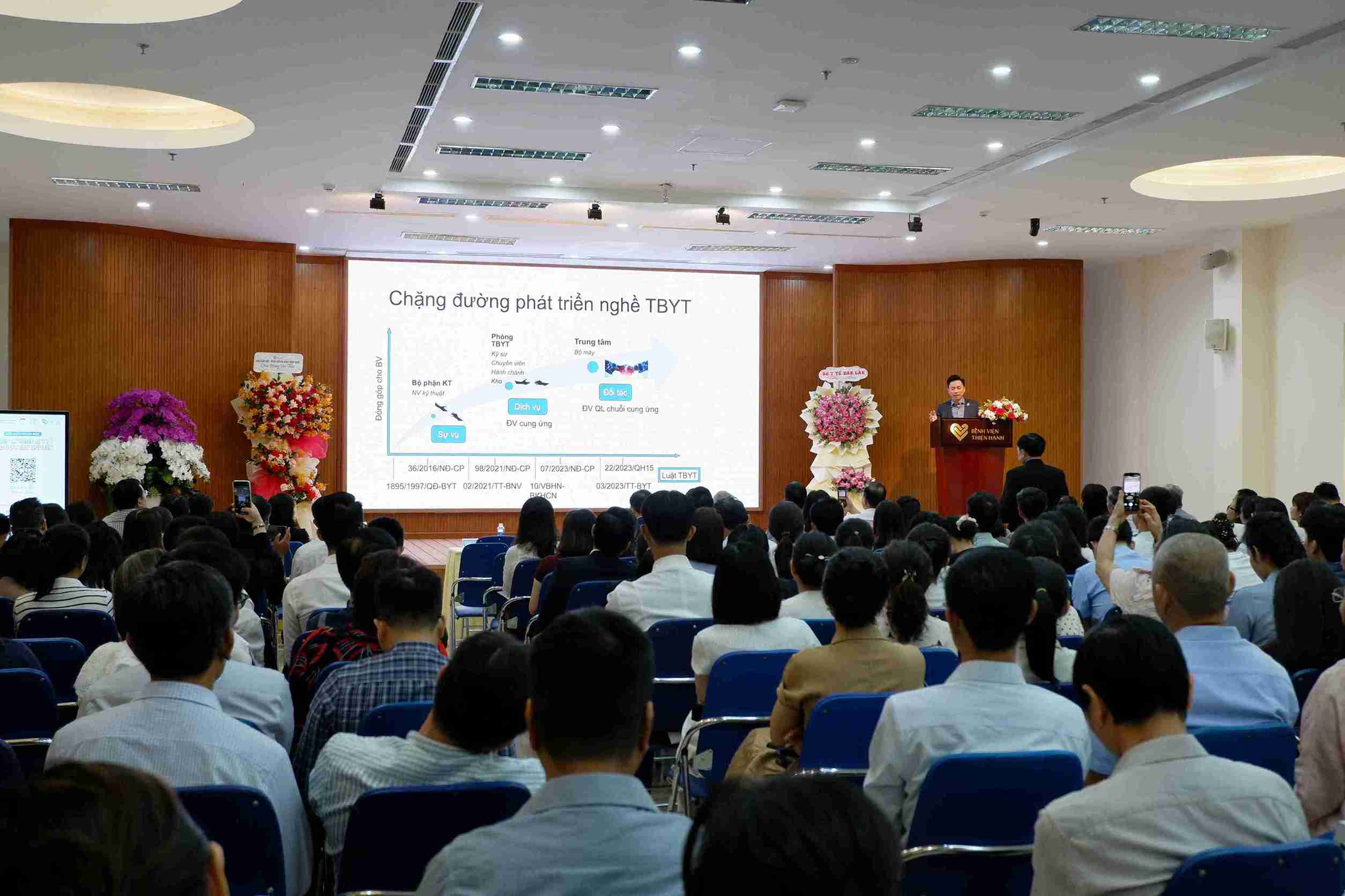 Vista del seminario cientifico con el tema 'Manejo de equipos medicos en la region de Tay Nguyen'. Foto: Bao Trung