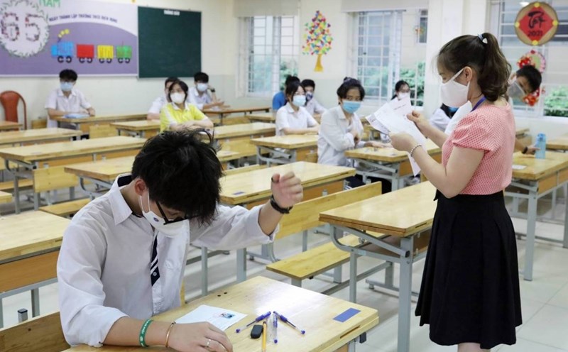 The draft Decree stipulates salary policies, allowances, support and attraction policies for teachers, and proposes many new policies on salaries. Photo: Hai Nguyen