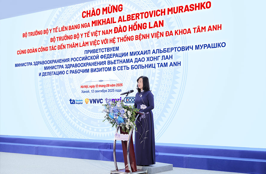 Bo truong Bo Y te Dao Hong Lan khang dinh Le ky ket la minh chung cu the, thiet thuc cho hop tac ngay cang sau rong va hieu qua giua co so y te va doanh nghiep Viet - Nga.