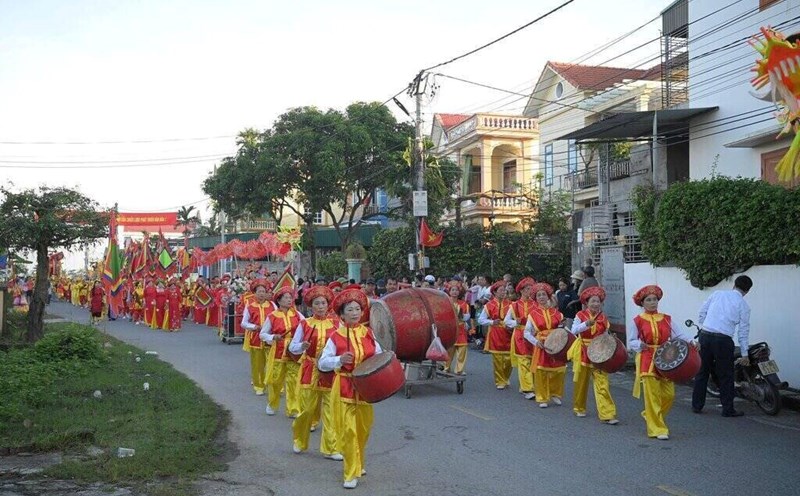A large number of people and tourists attended the Doi Temple Festival, commemorating the Holy Mother of the Earth. Photo: Yet Kieu Commune