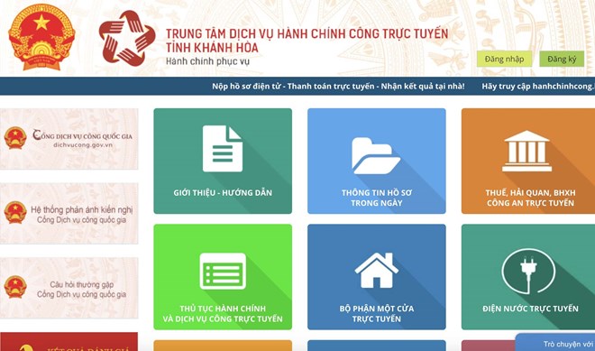 La localite a applique l'application Chatbox AI au Centre de services administratifs publics en ligne de la province de Khanh Hoa. Photo : Huu Long
