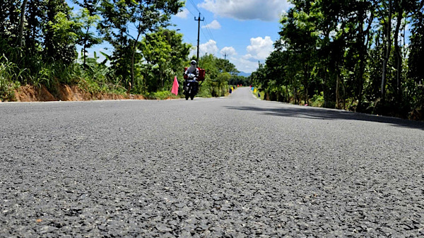 The road Son Hai Group gave to people in Quang Tri. Photo: Hai Xuan