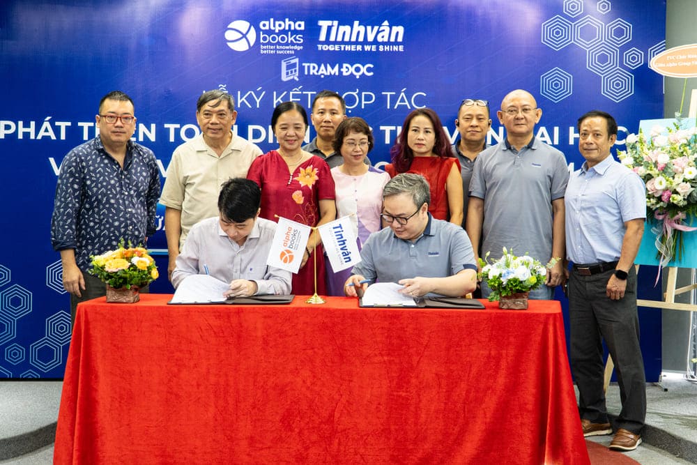 Lễ ký kết hợp tác “Phát triển toàn diện các thư viện Đại học và thư viện công cộng tại Việt Nam”. Ảnh: Ban tổ chức