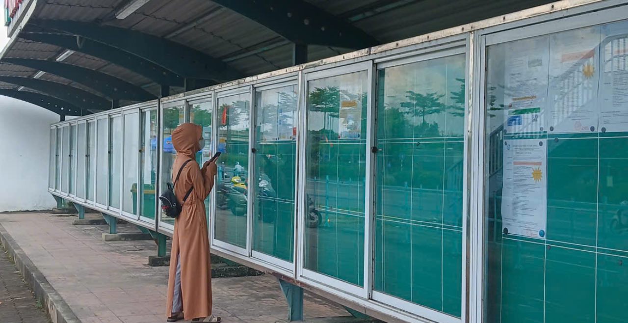 Thang Long 산업 단지(하노이시)에서 일자리를 찾는 노동자들. 사진: Thanh Nhan