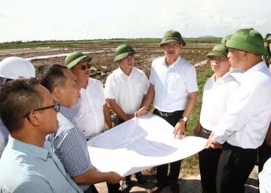 The Standing Vice Chairman of the City People's Committee inspected the progress of site clearance for the Tan Trao Industrial Park Infrastructure Development Investment Project (phase 1). Photo: Information Kien Hung Commune - Hai Phong City
