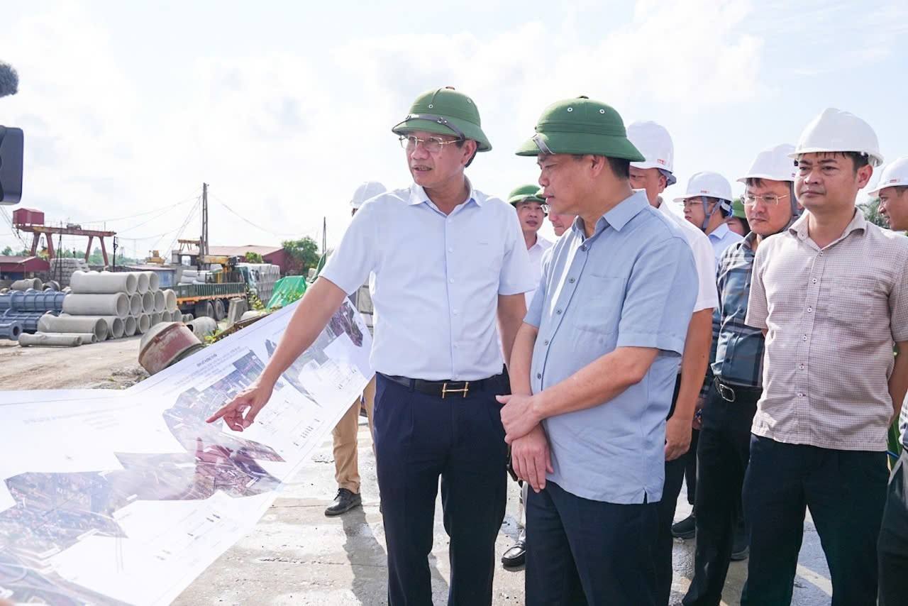 The Chairman of the City People's Committee inspected the implementation of the Ring Road 2 Construction Investment Project. Photo: Hai Phong Portal