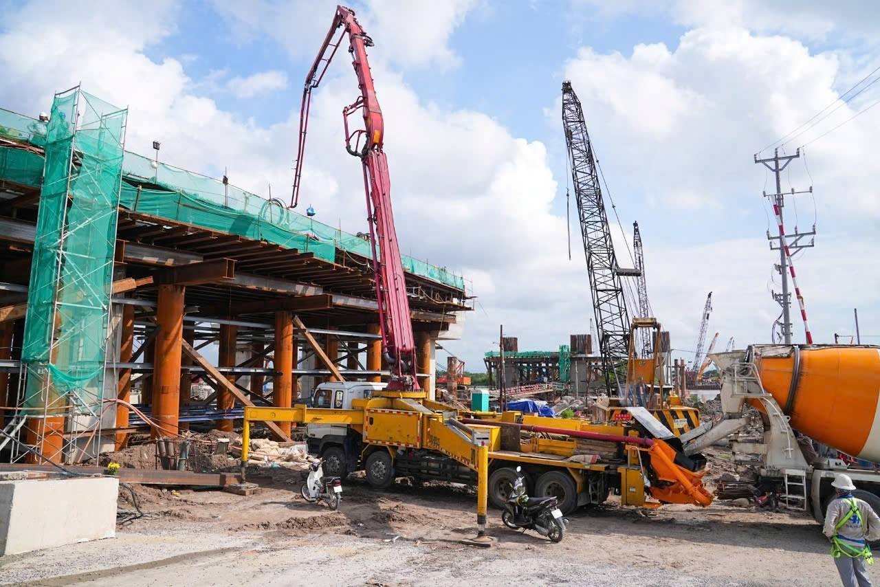 Cong truong thi cong cau Nguyen Trai. Ảnh: Cong TTDT Hai Phong