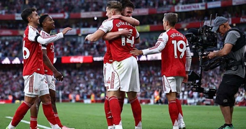 사진: LaoDong 아스널 선수단 훈련 장면