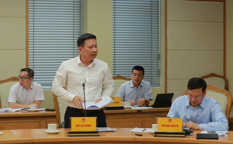 Deputy Minister of Justice Nguyen Thanh Ngoc proposed to focus on developing livelihoods and creating jobs for people to escape poverty sustainably. Photo: Pham Dong
