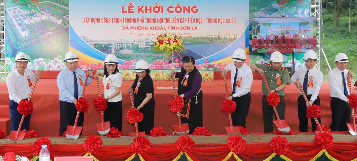 Start construction of Phieng Khoai Commune Boarding School for Inter-level Primary and Secondary Schools. Photo: Nguyen Truong