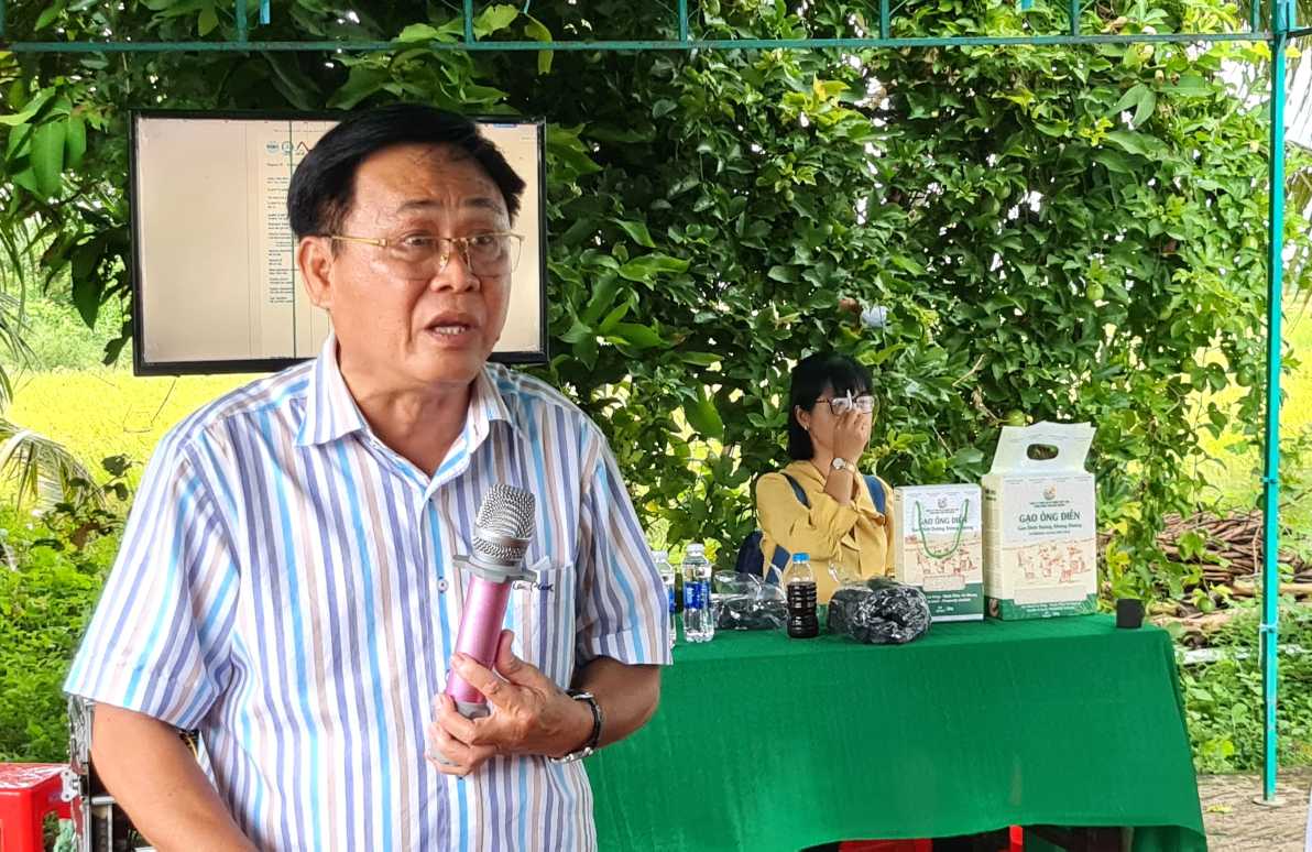 Pho Giam doc So Nong nghiep Moi truong tinh Ca Mau chia se su thanh cong cua mo hinh dong thoi de nghi HTX, doanh nghiep cung nha nuoc mo rong dau ra, phat trien mo hinh san xuat. Anh: Nhat Ho