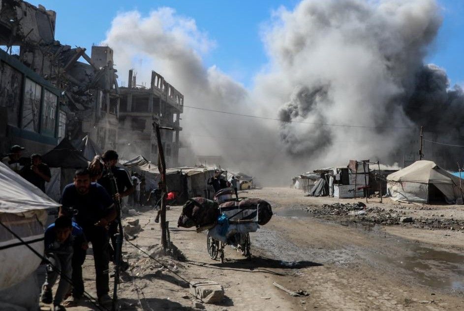 イスラエルによるガザ市への空爆後、「ビジョン」タワーから煙が立ち上る、2025年9月8日。写真:Xinhua