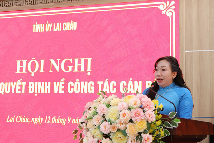 Ba Ngo Thi Bich Hanh - tan Chu tich Hoi Lien hiep Phu nu tinh phat bieu nhan nhiem vu. Anh: UBND tinh Lai Chau