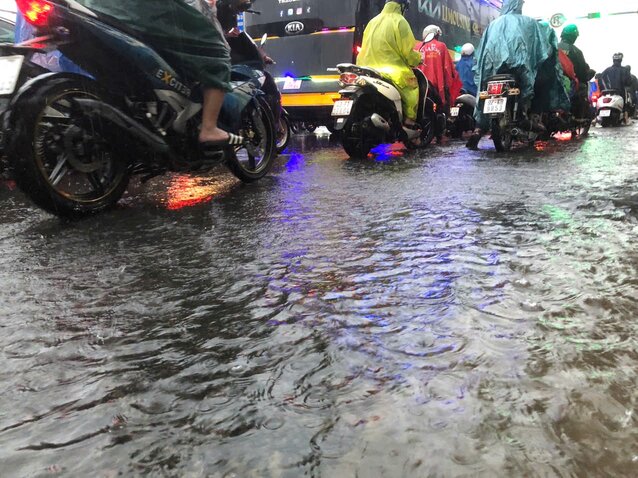 Du bao thoi tiet Bac Bo, Trung Bo va Nam Bo mua rai rac. Rieng thoi tiet Ha Noi, Thanh Hoa den Hue ngay nang. Anh: Mai Huong