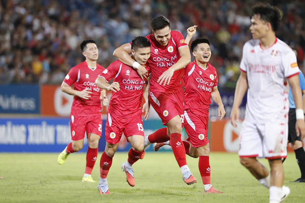 Hanoi Police temporarily leads the V.League 2025-2026 rankings. Photo: Minh Dan