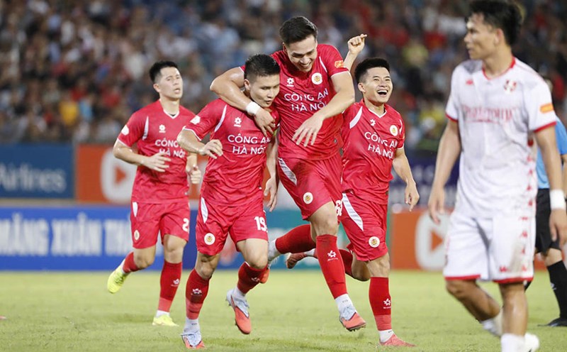 Hanoi Police temporarily leads the V.League 2025-2026 rankings. Photo: Minh Dan