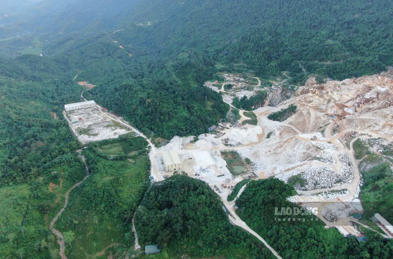 Vietnam Stone Mining and Processing Company Limited continues mining activities from September 8. Photo: Van Duc.